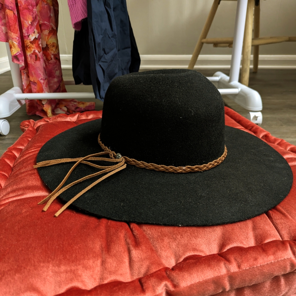 Charlie 1 Horse Stylish Black Hat with Brown Accent